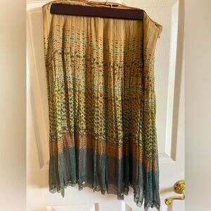 Elie Tahari Pleated Silk embellished skirt- size 10